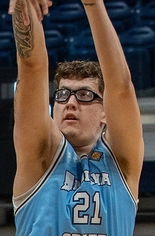 Robbie Avila